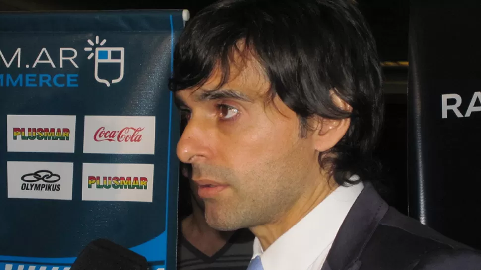 AFUERA. El ex defensor de la Selección Argentina, Roberto Ayala, fue despedido de su cargo de manager de Racing. FOTO TOMADA DE SOMOSRACING.COM.AR