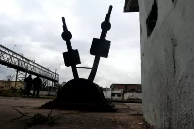 El silencio ya no puede disimular la desolación de la estación ferroviaria