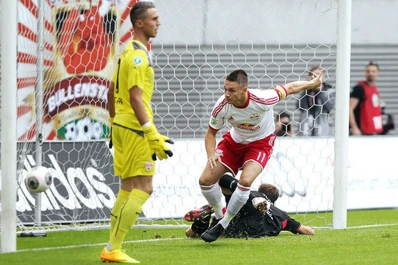 Sacaron del medio, fueron todos al área e hicieron el gol