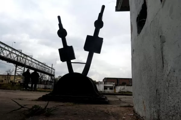 El silencio ya no puede disimular la desolación de la estación ferroviaria