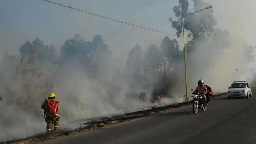 FIGURITA REPETIDA. La quema de cañas afectó el transporte de energía. LA GACETA (ARCHIVO)