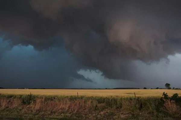 Un tornado dejó dos muertos y 64 heridos en Brasil