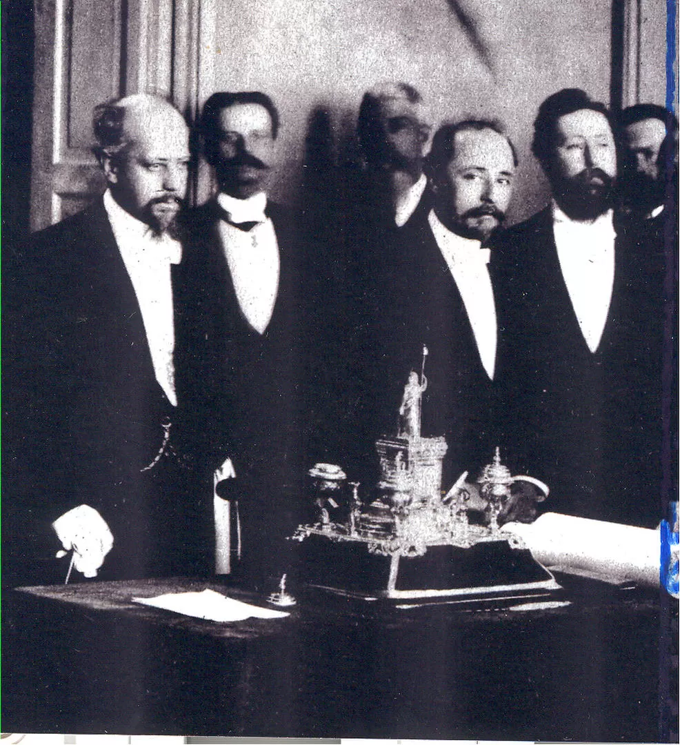 JULIO ARGENTINO ROCA. Desde la izquierda, el presidente y los doctores Miguel Juárez Celman y Eduardo Wilde.  LA GACETA / ARCHIVO