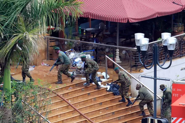 Kenia: Mueren tres soldados por intentar liberar por completo el shopping