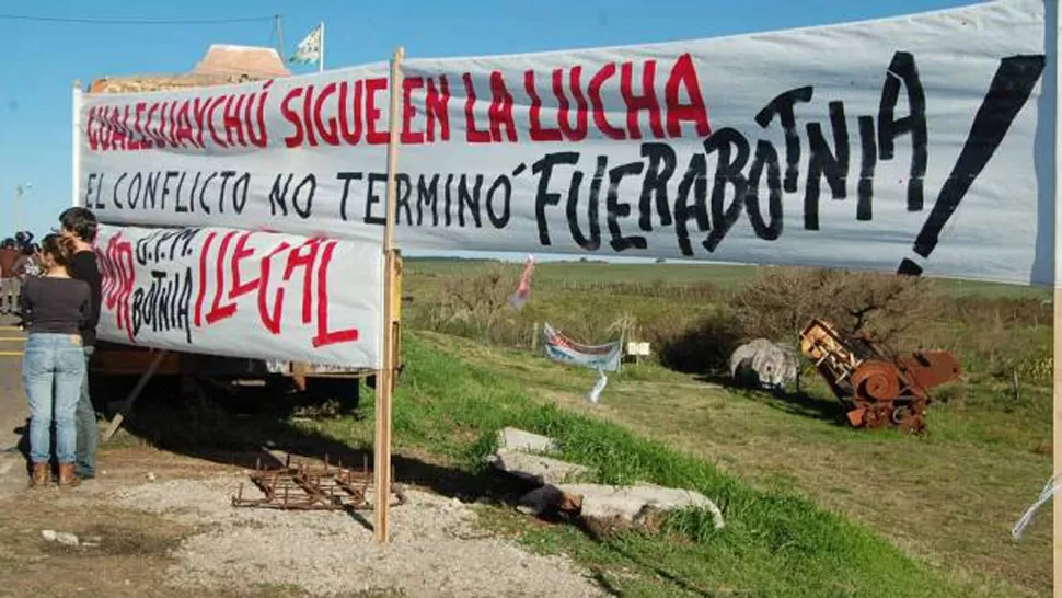 CONTRA LA EX BOTNIA. Asambleístas de Gualeguaychú protestarán mañana. FOTO TOMADA DE LAVOZ.COM.AR
