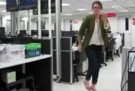 Renunció a su trabajo bailando y filmando un videoclip para su jefe