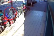 En dos minutos roban una moto de un sanatorio y quedan filmados