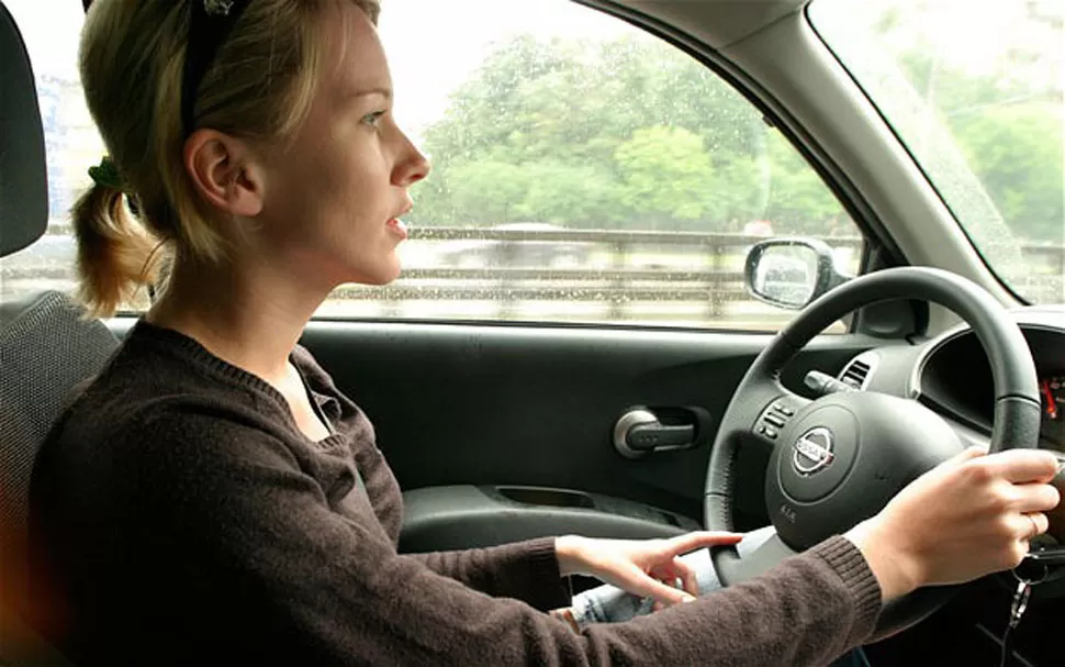 POLEMICA. Según una sentencia judicial, las mujeres son más torpes al volante. FOTO TOMADA DE TELEGRAPH.CO.UK