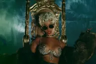 Rihanna incendia la pantalla con el videoclip de Pour It Up