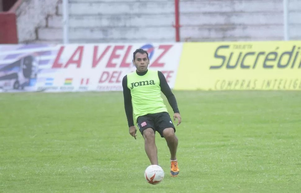 TIEMPISTA. Gonzalo Cáceres volverá a jugar de central en la defensa del santo. 