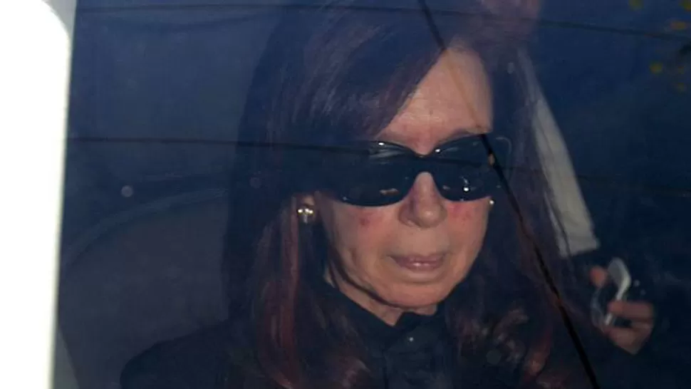 ASÍ INGRESO. Cristina Fernández se encuentra nuevamente en la Fundación Favaloro. DYN