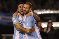 La Selección goleó a Perú por 3 a 1 y quedó como único puntero