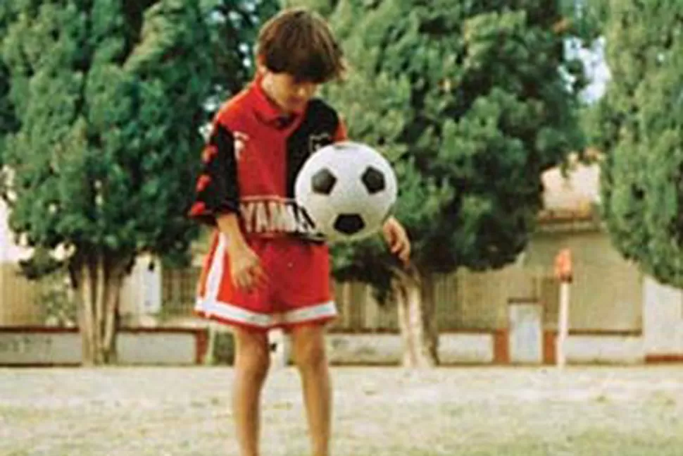 UN NIÑO CON SUEÑOS. Lio siempre supo que quería ser futbolista profesional. FOTO TOMADA DE LIONELMESSI.ES