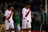 Hinchas peruanos protagonizaron una violenta pelea en el Monumental
