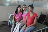 Tres hermanas que vivían secándose el sudor de las manos, fueron operadas y tiraron la toalla