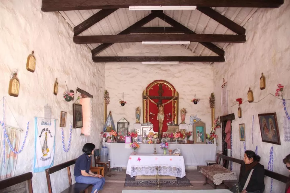 IMPECABLE. El interior de la capilla posee el altar y el mobiliario original. LA GACETA / FOTOS DE ALVARO MEDINA