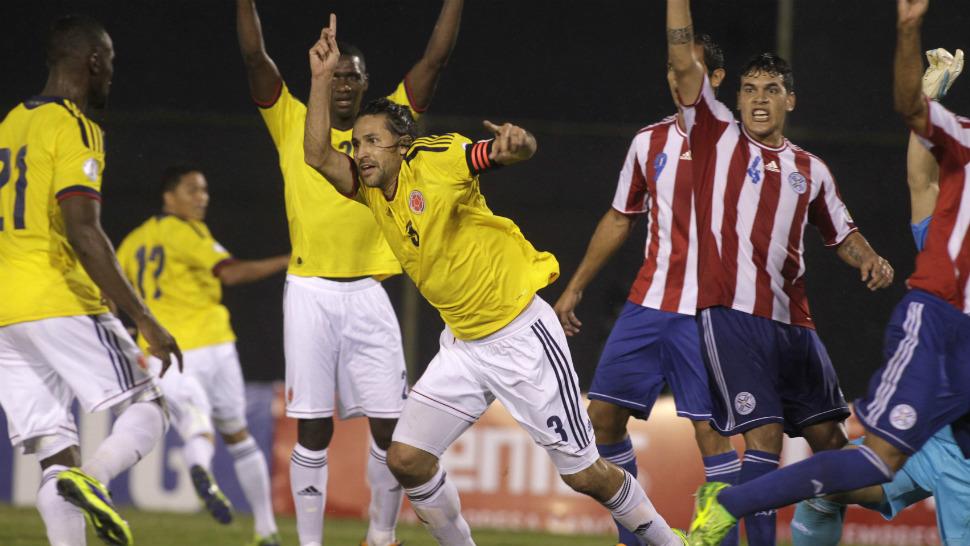 GRITO DE GOL. Yepes festeja el segundo gol de Colombia sobre Paraguay. Los cafeteros ganaron 2 a 1 con doblete de Yepes. REUTERS