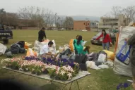 Dame tu botella y te doy una flor