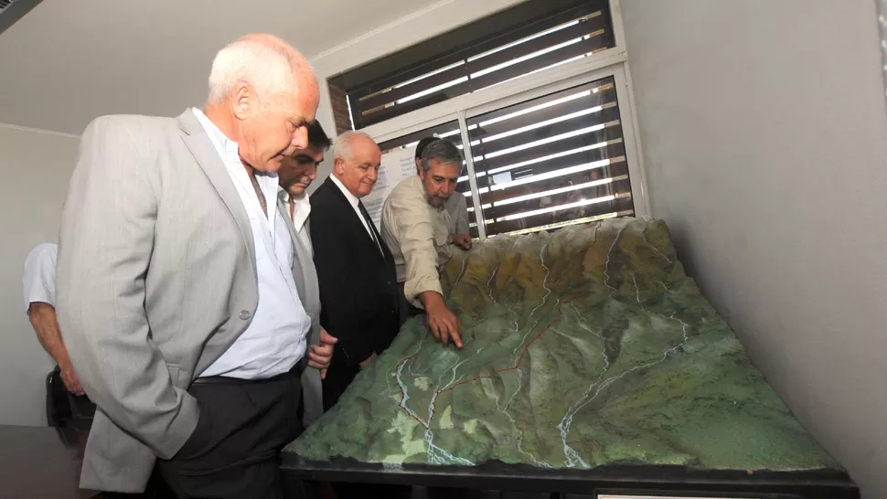 EN CONCEPCIÓN. Enrique Meyer visitó la sede de la intendencia del Parque Nacional Campo de Los Alisos. LA GACETA