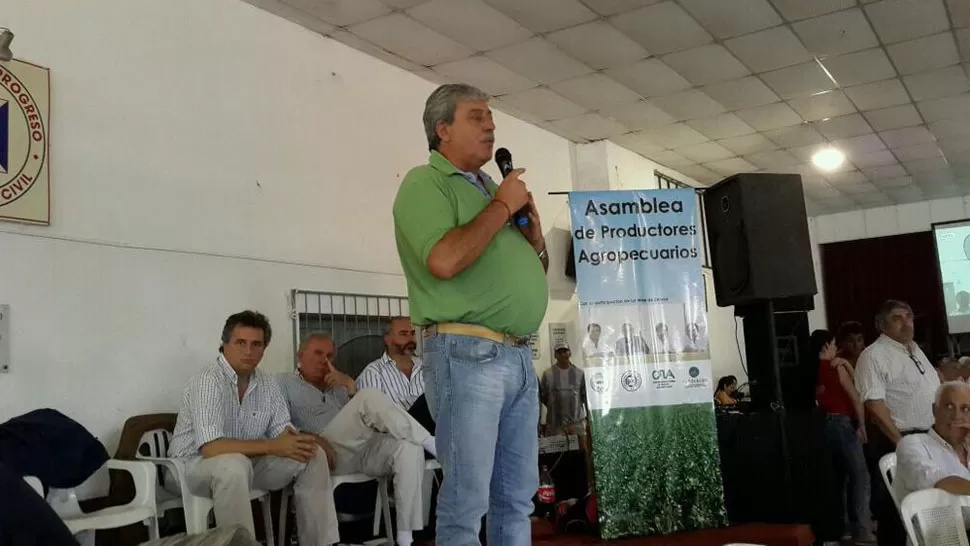 EN TUCUMÁN. Eduardo Buzzi habló a los productores en la cooperativa Unión y Progreso. FOTO TOMADA DE @RSANCHEZ2015