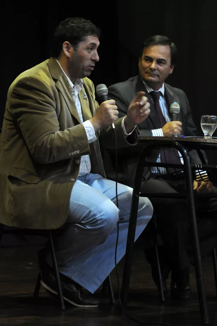Rodríguez del Busto (derecha) confirmó que para las elecciones de 2015 el nuevo barrio será un subcircuito. 