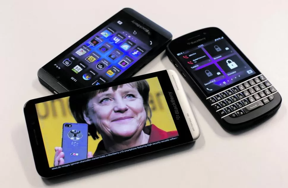 TE ESTAMOS ESCUCHANDO. La alemana Merkel se quejó de que EEUU haya interceptado su teléfono celular. REUTERS 