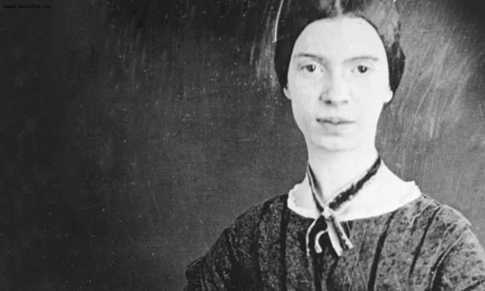 AFLIGIDA. Emily Elizabeth Dickinson se impuso un encierro voluntario que la aisló del mundo y la convirtió, a su muerte, en una poeta legendaria. 