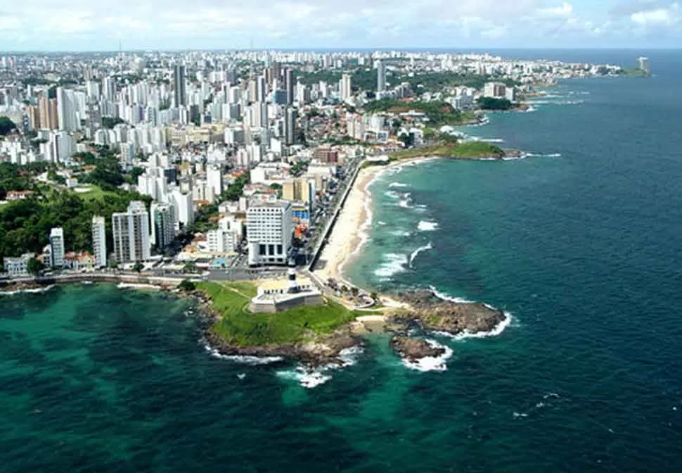 Salvador de Bahía, una ciudad llena de luces, vida cultural y playas paradisíacas.
