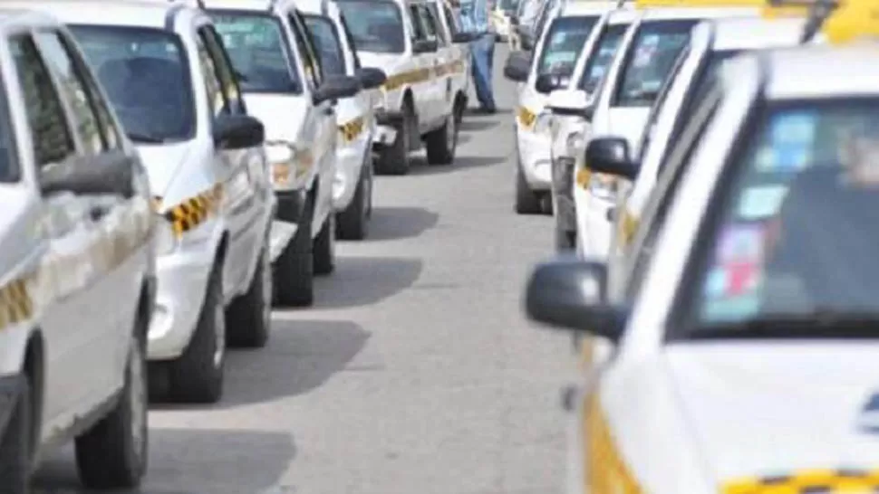 OPORTUNIDAD. Taxistas esperaban que pasen las elecciones para pedir aumento. FOTO TOMADA DE TUCUMANALAS7.COM