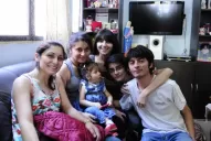 El esfuerzo por sacar adelante a la niña choca con la burocracia