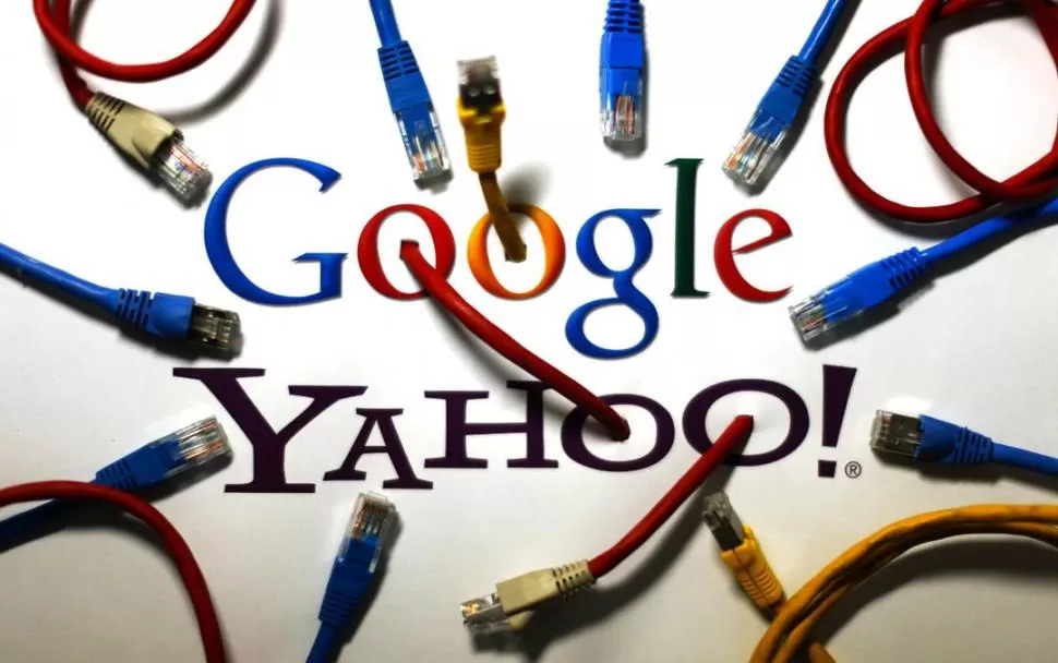 ILUSTRACIÓN. La imagen muestra los logotipos de Google y Yahoo, dos de los gigantes de internet que fueron infiltrados por el espionaje de EEUU. REUTERS