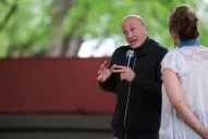 René Mey meditó en Tucumán y realizó sanaciones masivas