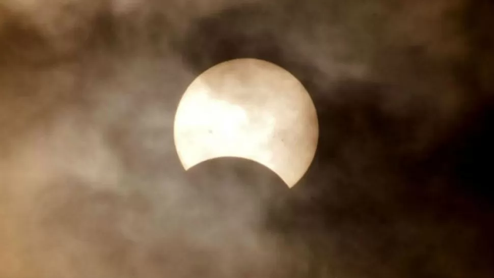 FENÓMENO. Por la forma redonda de la Tierra, espectadores del oeste de África vieron un eclipse total. IMAGEN DE PERU21.PE