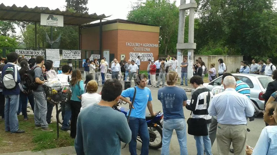 Tras un robo, estudiantes de Agronomía bloquean el acceso a la sede de El Manantial