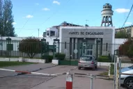 Dos presos escaparon en remis de la cárcel de Olmos