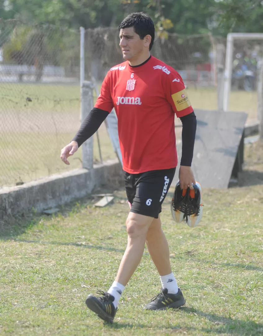MAL MOMENTO. Javier López sería uno de los que abandonarán el club en diciembre por la idea de recortar el plantel. 