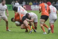 Tackleando bajo la lluvia, la Naranja derrotó a Córdoba
