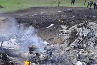 Mueren 50 personas al estrellarse un avión