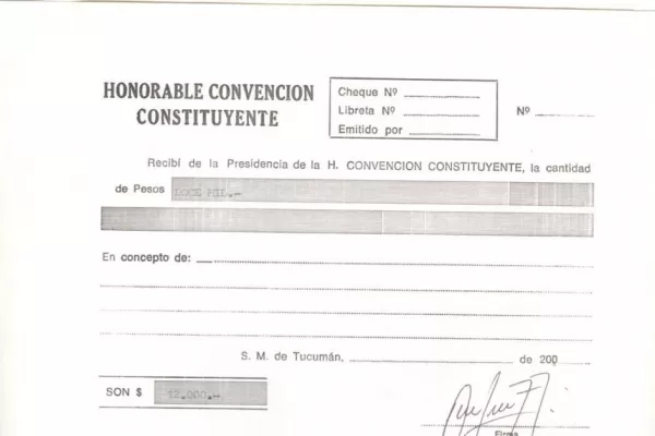 Convencionales dicen que no cobraron un peso, pero hay recibos que llevan su firma