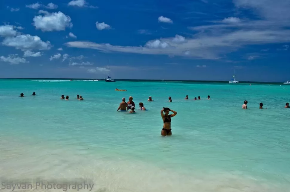 PALM BEACH. La playa queda a 6 km de Oranjestad, la capital de Aruba. SAYVAN PHOTOGRAPHY