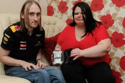 Una mujer somete a su novio a detector de mentiras cada vez que él sale de su casa