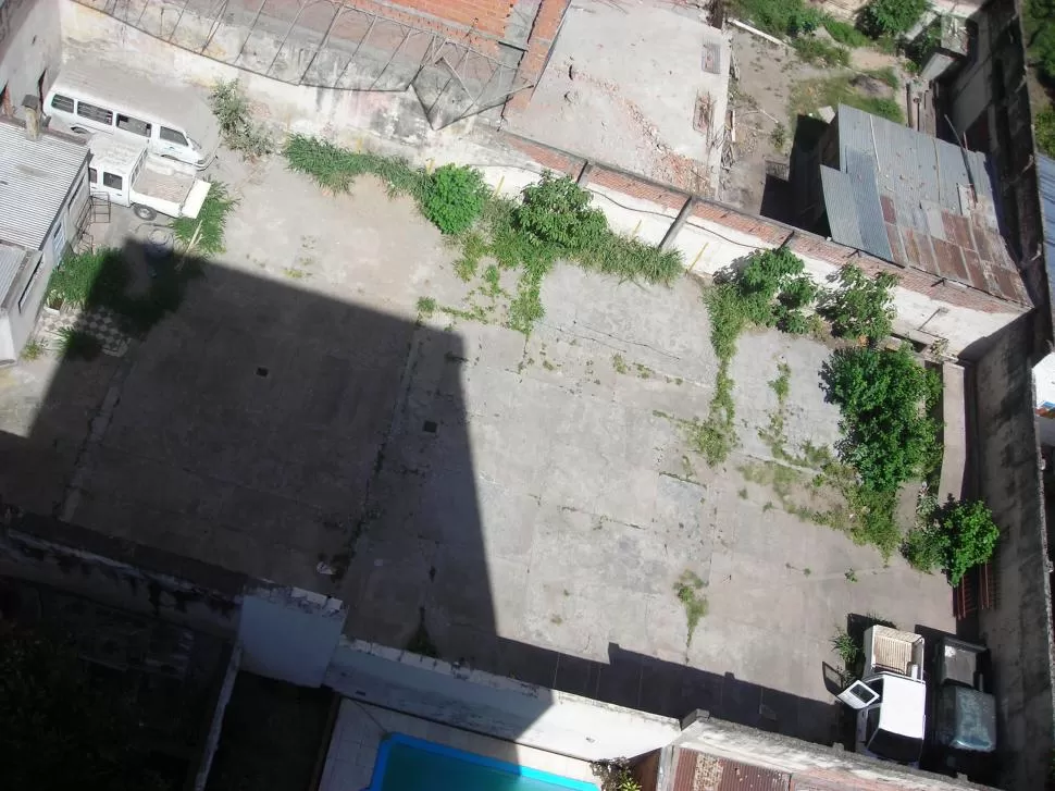 Vehiculos oficiales abandonados