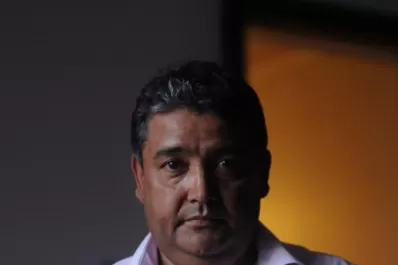 Un edil dice que su esposa percibe un plan social