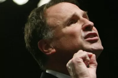 EEUU: Apuñalaron a un senador y mataron a su hijo de un disparo