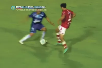 Video: Barrado fue víctima de un lujo y Luchetti voló para la foto