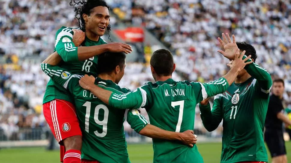 AL FIN. Los mexicanos entraron al Mundial por la ventana y ahora se animan a soñar con el título. REUTERS