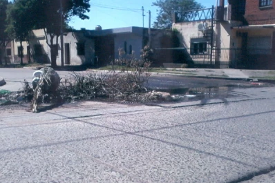 En Uruguay y San Miguel hay un peligroso cráter en la calle