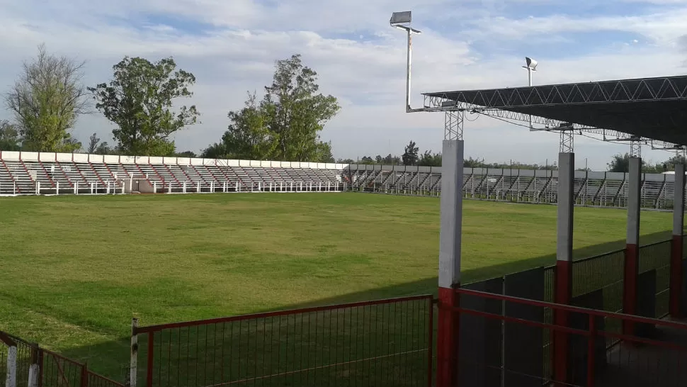 UNA PINTURITA. La cancha tendrá luces nuevas. LA GACETA / FOTO DE ARCHIVO