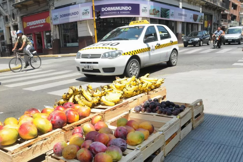 SIGUE HASTA REYES. El Gobierno le dio una tregua a los ambulantes. LA GACETA / FOTO DE ARCHIVO