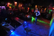 Escotes y encajes que ayudan a abrir la mente